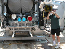 To make fluorescent observations, the Johnson-Sea-Link is modified by placing blue filters on the submersibles two 400W HMI lamps.